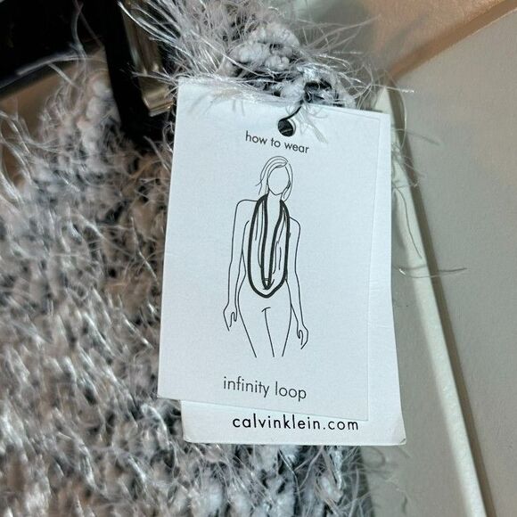 Women's Calvin Klein White and Black Faux Fur Infinity Loop Scarf - NWT - Picture 5 of 6